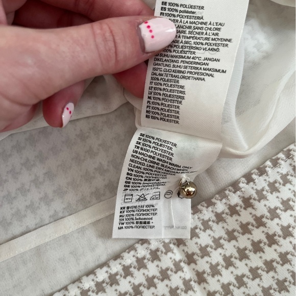 H&M Herringbone Print Shift Dress with Optional Tie Waist - Picture 3 of 12